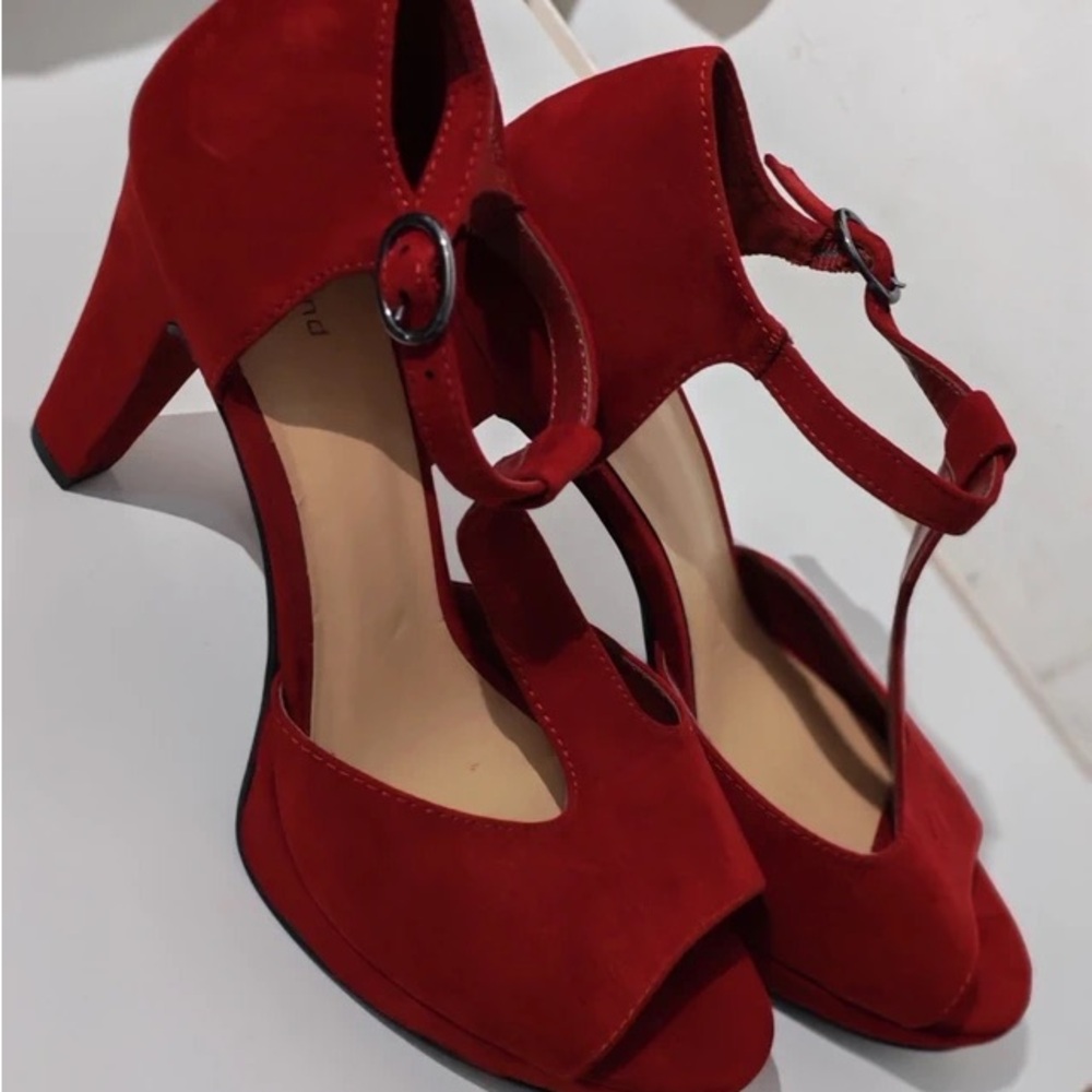 Chic Red Suede Heels